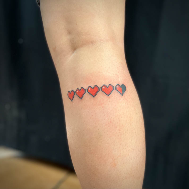21 Non-Cheesy Heart Tattoos Perfect for Valentine's Day | Wrist bracelet  tattoo, Wrist tattoos for women, Tattoo bracelet